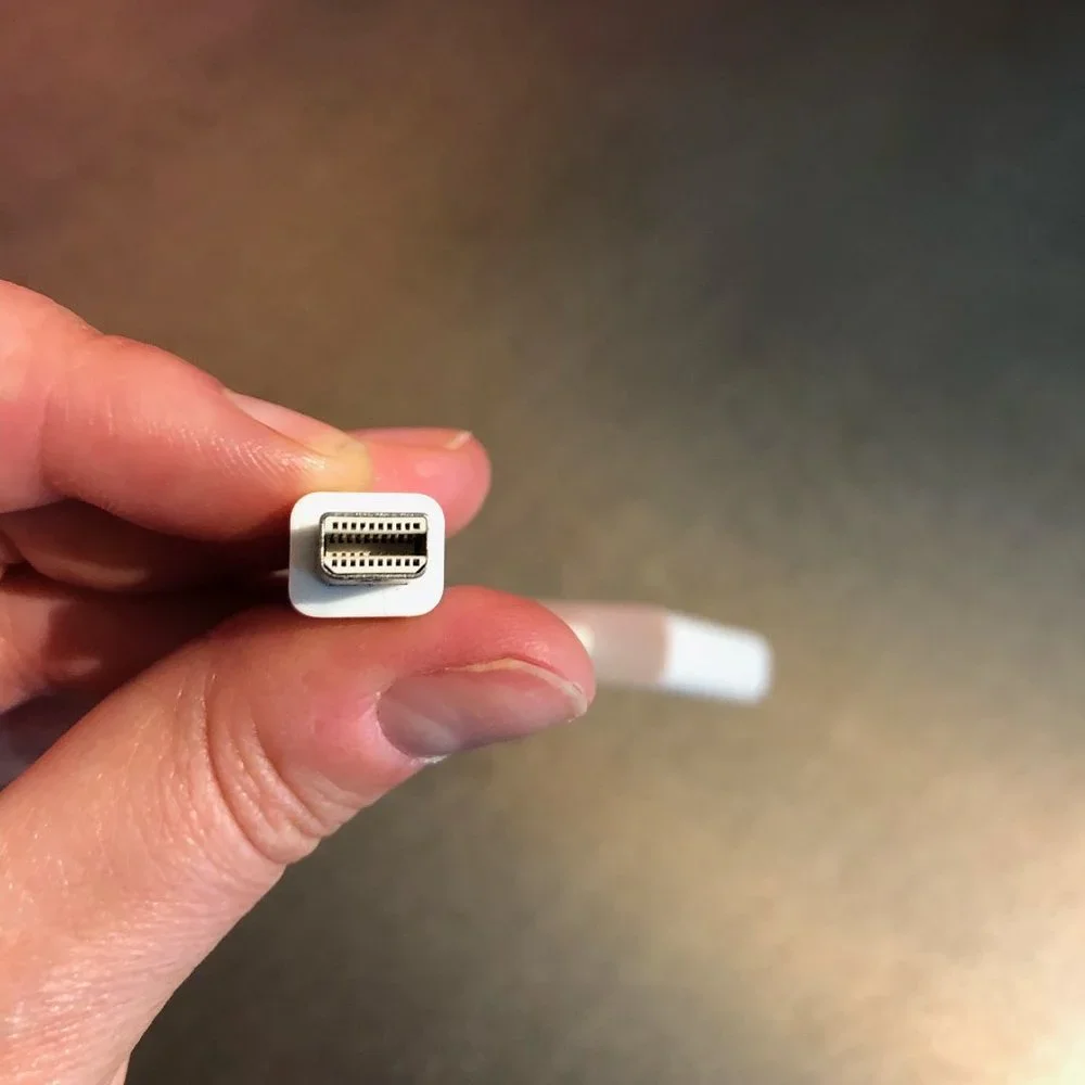 Mini-DisplayPort 1.1 Male to VGA Female White Adapter